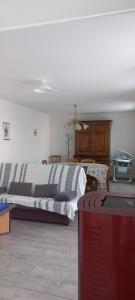 Maisons de vacances Le chant des oiseaux : Maison 2 Chambres