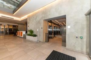 Stylish Loft at 117 on Strand with Balcony Views