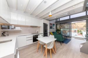 Stylish Loft at 117 on Strand with Balcony Views