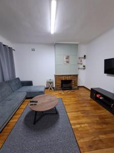 Azzure Apartments 6 sleeper Crawford