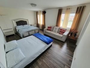 Beautiful Family Suites - Master Bedroom