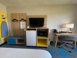 Queen Room - Disability Access/Non-Smoking room in Days Inn by Wyndham Imlay City