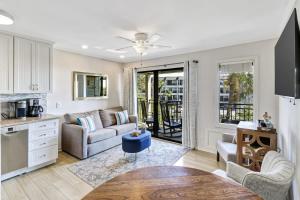 Partial Oceanfront Paradise Seaside Villa Balcony Views