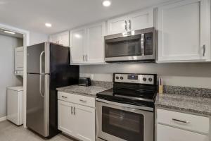 Coastal Charm & Convenience Beach Club Villa Near the Shore