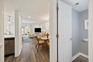 Fresh & Modern Villa by the Sea Beach Club Getaway