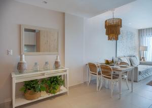 luxurious 2BR 2BA 3 min from the beach