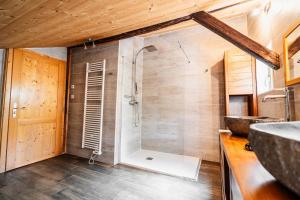 Chalets Aux Sources - 14 personnes - sauna & jacuzzi : photos des chambres