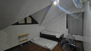 Spacious 3-Floor 6-BR Home, Pool, BBQ, KTV, WIFI