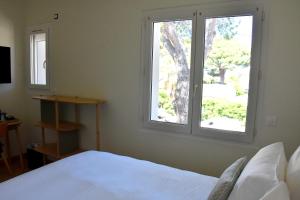 Hotels LOGIS Hotel Restaurant Le KALLISTE : Chambre Double