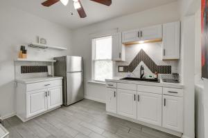 Luxurious 2BR Kansas City Condo Near Downtown