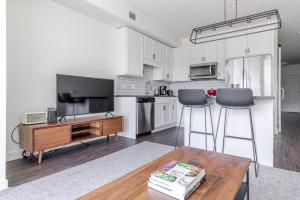 Blueground Elmhurst pool gym nr park CHI-1263