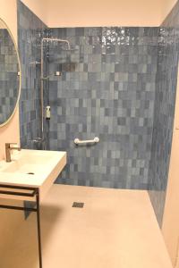 Hotels LOGIS Hotel Restaurant Le KALLISTE : Chambre Double - Accessible aux Personnes à Mobilité Réduite 