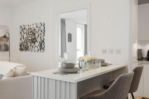 Luxury 2 Bed Apt in Olympic Village