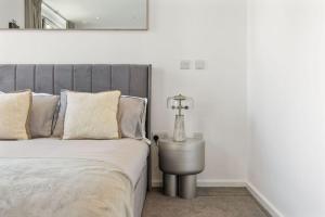 Luxury 2 Bed Apt in Olympic Village