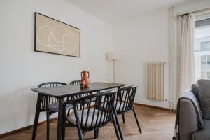 Maple Suite Zürich Helle Ferienwohnung mit Balkon & 2 großen Schlafzimmern