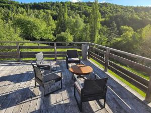 Maisons de vacances Grande maison, calme et montagnes : photos des chambres