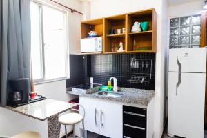 RIO PRAIA COBERTURA FLAT EM COPACABANA COM 2 QUARTOS E VARANDA EM COPACABANA PRAIA Arpoador AO LADO DA PRAIA , POSTO 6