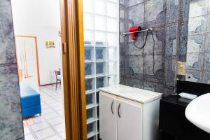 RIO PRAIA COBERTURA FLAT EM COPACABANA COM 2 QUARTOS E VARANDA EM COPACABANA PRAIA Arpoador AO LADO DA PRAIA , POSTO 6