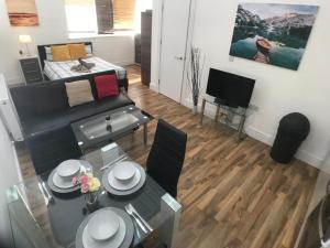 London Studio 3ppl long & short