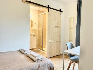 Villas Le St-Hilaire, House in the city center with patio with parking : photos des chambres