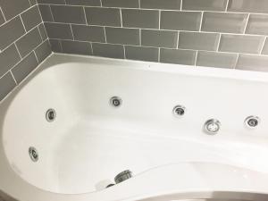 East London Waterfront 2 bed flat with Jacuzzi tub