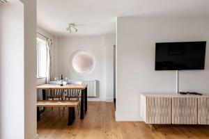 East London Waterfront 2 bed flat with Jacuzzi tub