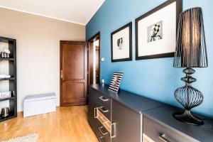 Central Penthouse FREE Parking 2balconies AC Nice