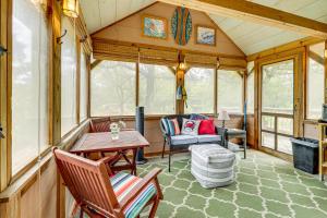 Hot Tub Haven Creekside Cabin in Frisco!