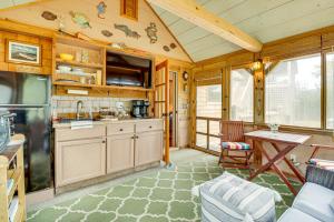 Hot Tub Haven Creekside Cabin in Frisco!