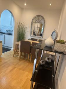 Liverpool River View City 2 Bedroom apartment, FREE parking
