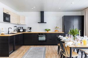 Arctic Snow Lake Lodge