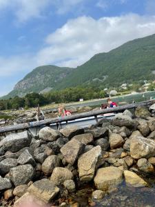 Hus med båt, nærhet til strand og Pulpit Rock