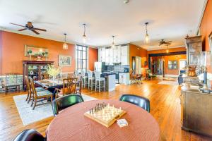 Walkable Wytheville Loft on Main Street!