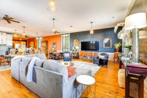 Walkable Wytheville Loft on Main Street!