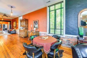 Walkable Wytheville Loft on Main Street!