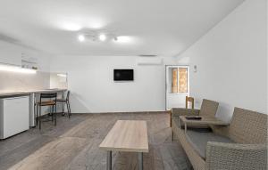 1 Bedroom Stunning Apartment In Vodice 