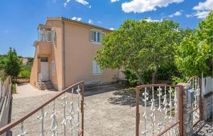 Cozy Apartment In Zaton With Wifi