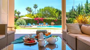 XPCE Artola Playa - Villa de Lujo con pista de padel privada y piscina