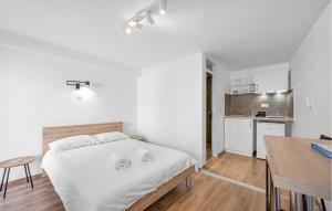 1 Bedroom Nice Apartment In Vodice 