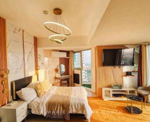 Spacious Deluxe Studio w Large Balcony at Azure