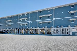 Saltwater 101 1st Floor Barefoot ADA