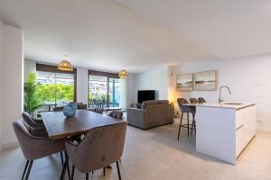 Casa Rosas-luxury central apt Las Mesas Estepona