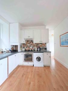 Mermaid Apartment, A Colourful Coastal Escape By The Sea, Child Friendly