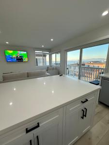 Manhattan Beach Modern Panoramic Sea View