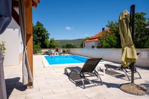 Baroque art with Pool, sauna and gym