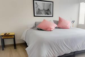 2 awesome aptos same building