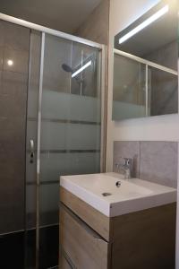 Appartements Cocon lumineux 2Pers wificentre : photos des chambres