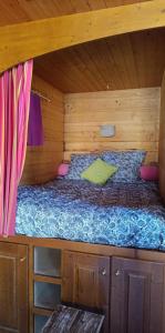 Tentes de luxe La roulotte de la tribu deschpouss : photos des chambres