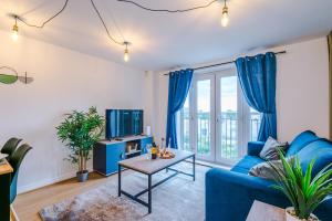 The Salford Allure - Contemporary & Chic 2BR for Business & City Escapes for 6 - Near Media City & Manchester City Centre - Hosted by Parydise Properties
