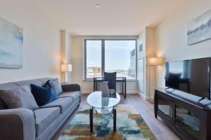 Luxury Apt Seaport with Gym and Pool